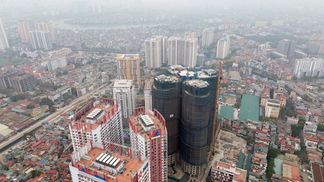 Cận cảnh Sky View Plaza chạm nóc 35 tầng sau nhiều năm 'đắp chiếu' - Ảnh 1