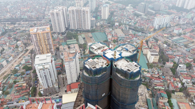 Cận cảnh Sky View Plaza chạm nóc 35 tầng sau nhiều năm 'đắp chiếu' - Ảnh 2