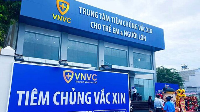 B&ecirc;n ngo&agrave;i một trung t&acirc;m ti&ecirc;m chủng của VNVC. (Ảnh: VNVC).