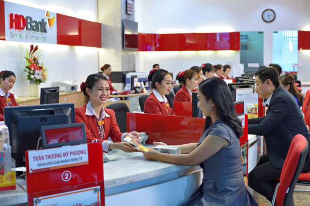 HDBank cho biết, sẽ hỗ trợ c&aacute;c doanh nghiệp v&agrave; người d&acirc;n tr&ecirc;n khắp cả nước, đặc biệt l&agrave; c&aacute;c doanh nghiệp vừa v&agrave; nhỏ tiếp cận nguồn vốn với chi ph&iacute; thấp nhất.