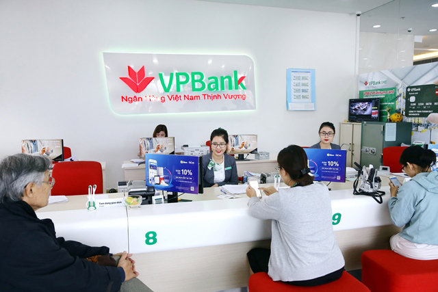 Trong đ&oacute;, VPBank duy tr&igrave; đ&agrave; tăng trưởng trong lĩnh vực cho vay bất động sản, xem đ&acirc;y l&agrave; nền tảng th&uacute;c đẩy mở rộng t&iacute;n dụng b&aacute;n lẻ.