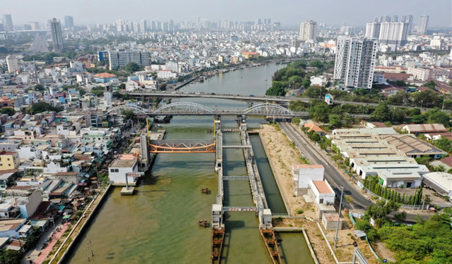 Tp.HCM sẽ đền b&ugrave; cho nh&agrave; đầu tư dự &aacute;n chống ngập trị gi&aacute; 10.000 tỷ đồng bằng ba khu đất ở quận B&igrave;nh Thạnh, quận 7 v&agrave; Tp.Thủ Đức.