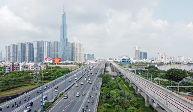 Trong đ&oacute; với dự &aacute;n v&agrave;nh đai 3 Tp.HCM d&agrave;i 76km hiện 4 địa phương đang tập trung triển khai thi c&ocirc;ng.