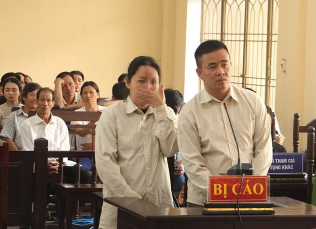Bị c&aacute;o T&iacute;n v&agrave; V&acirc;n tại t&ograve;a (ảnh PV)