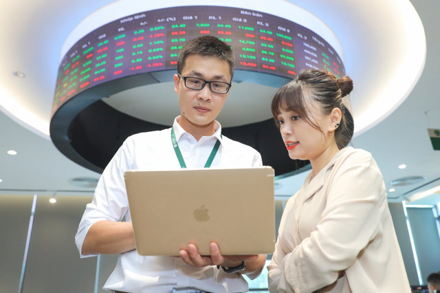 Hệ thống c&ocirc;ng nghệ th&ocirc;ng tin KRX dự kiến "go-live" v&agrave;o ng&agrave;y 5/5/2025, được kỳ vọng l&agrave; bước tiến quan trọng trong việc hiện đại h&oacute;a hạ tầng thị trường cũng như mục ti&ecirc;u n&acirc;ng hạng thị trường chứng kho&aacute;n.