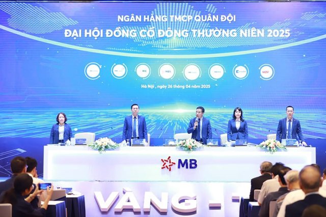 ĐHĐCĐ thường ni&ecirc;n 2025 của MB đ&atilde; th&ocirc;ng qua kế hoạch lợi nhuận trước thuế tăng 10% so c&ugrave;ng kỳ, đạt 31.712 tỷ đồng, được hỗ trợ bởi tăng trưởng t&iacute;n dụng v&agrave; huy động vốn mạnh mẽ ở mức khoảng 23%.