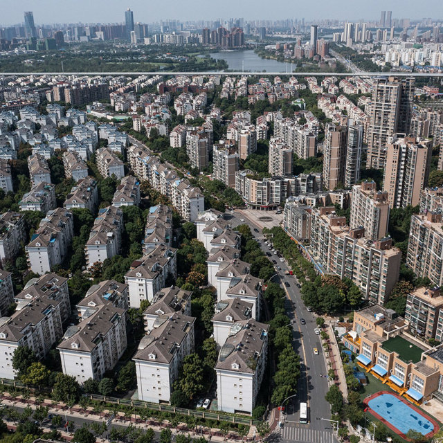 Khu d&acirc;n cư Evergrande Changqing ở Vũ H&aacute;n, Trung Quốc v&agrave;o ng&agrave;y 26/9/2021.&nbsp;Tập đo&agrave;n Evergrande từng l&agrave; nh&agrave; ph&aacute;t triển bất động sản lớn thứ 2 của Trung Quốc, nay đ&atilde; ph&aacute; sản. Ảnh: Getty Images. &nbsp;
