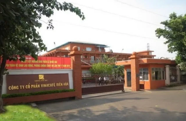 C&ocirc;ng ty Cổ phần Vinacaf&eacute; Bi&ecirc;n H&ograve;a bị phạt số tiền 320 triệu đồng v&agrave; đ&igrave;nh chỉ hoạt động của nguồn ph&aacute;t sinh chất thải của cơ sở trong thời hạn 4,5 th&aacute;ng