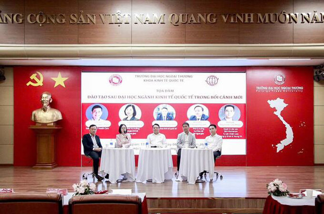 B&agrave;n tr&ograve;n Toạ đ&agrave;m "Đ&agrave;o tạo sau đại học ng&agrave;nh Kinh tế quốc tế trong bối cảnh mới".