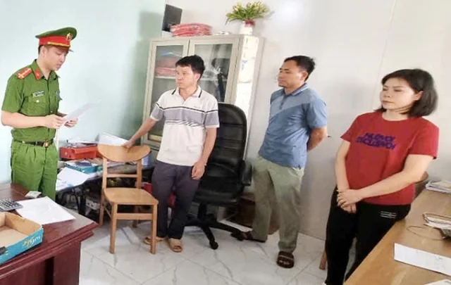 Mua b&aacute;n tr&aacute;i ph&eacute;p h&oacute;a đơn, Gi&aacute;m đốc doanh nghiệp v&agrave; kế to&aacute;n c&ugrave;ng bị khởi tố. &nbsp;