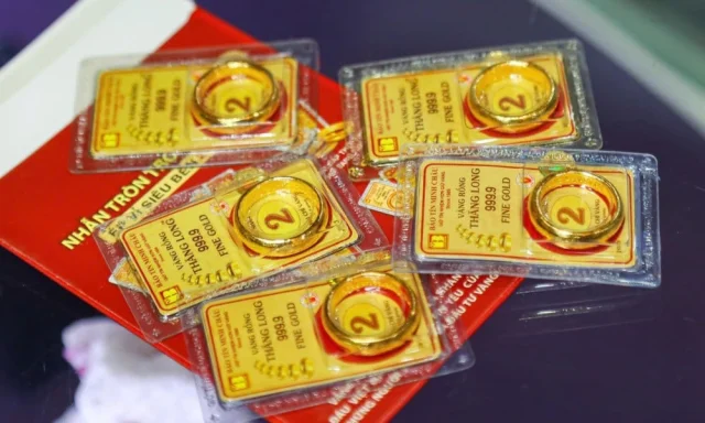 Giá vàng lao dốc, sẽ rớt xuống 3.000 USD? - Ảnh 1