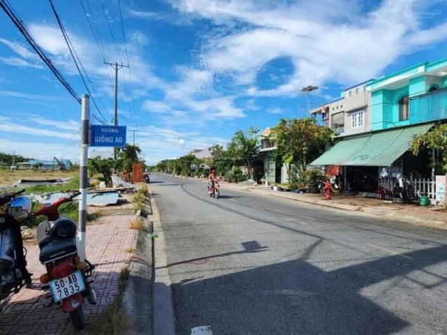 Kể từ đầu năm 2025 đến nay, đặc biệt l&agrave; sau thời điểm dự &aacute;n Vinhomes Cần Giờ được khởi c&ocirc;ng, hoạt động mua b&aacute;n đất nền tại c&aacute;c x&atilde; Long H&ograve;a, B&igrave;nh Kh&aacute;nh, L&yacute; Nhơn, An Thới Đ&ocirc;ng, Tam Th&ocirc;n Hiệp v&agrave; Thị trấn Cần Thạnh đ&atilde; trở n&ecirc;n s&ocirc;i động.