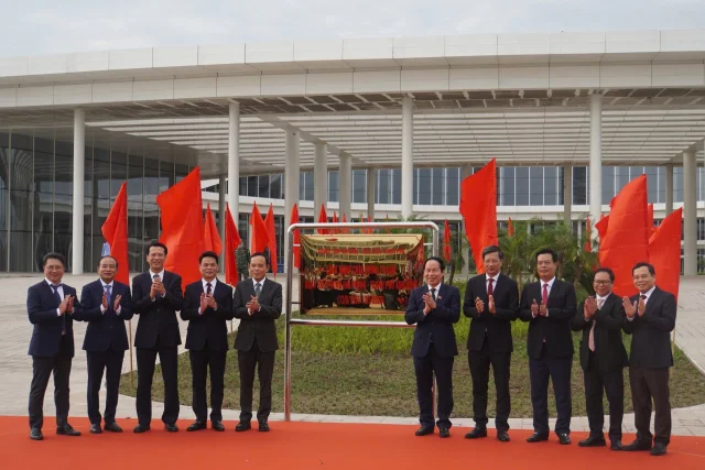 Sự kiện gắn biển Trung t&acirc;m Hội nghị - Biểu diễn.