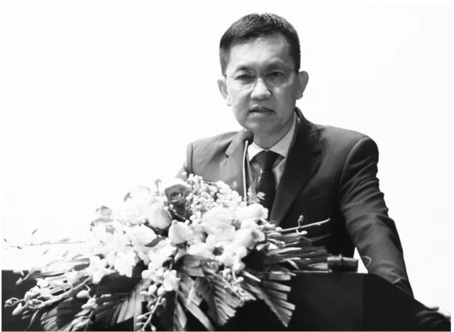 &Ocirc;ng Hồ Nh&acirc;n (sinh năm 1966). &nbsp;