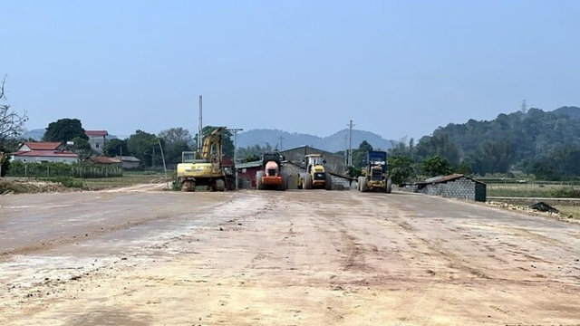 Quốc lộ 4B đoạn Km3+700 - Km18 đang được n&acirc;ng cấp đầu tư trong một dự &aacute;n kh&aacute;c.