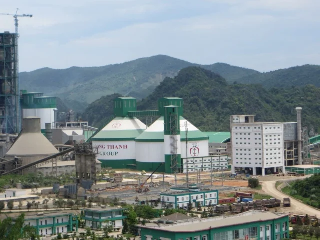 Với khối nợ vay n&ecirc;u tr&ecirc;n, ri&ecirc;ng trong năm 2024, chi ph&iacute; l&atilde;i vay ph&aacute;t sinh l&agrave; hơn 1.000 tỷ đồng, gấp 6 lần doanh thu m&agrave; Xi măng C&ocirc;ng Thanh ghi nhận cho cả năm.