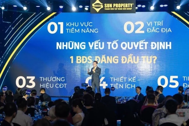 Đại diện chủ đầu tư giới thiệu về dự &aacute;n - Ảnh Minh Anh