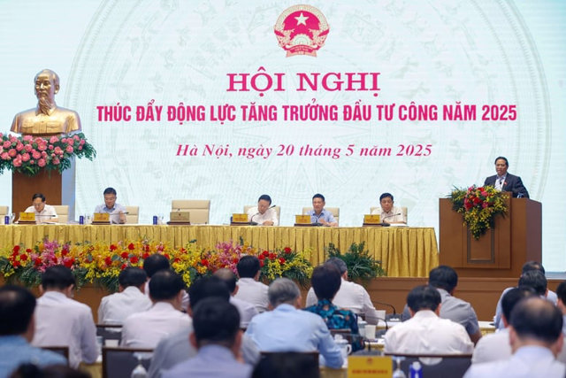 Thủ tướng Phạm Minh Ch&iacute;nh chủ tr&igrave; Hội nghị th&uacute;c đẩy động lực tăng trưởng đầu tư c&ocirc;ng năm 2025 - Ảnh: VGP/Nhật Bắc