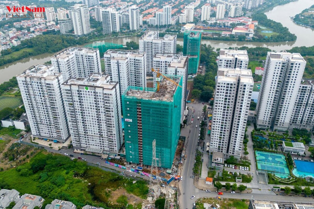 Sau đ&oacute;, UBND TP.HCM c&oacute; chỉ thị về đầu tư x&acirc;y dựng 30.000 căn hộ chung cư d&agrave;nh cho việc t&aacute;i định cư tr&ecirc;n địa b&agrave;n th&agrave;nh phố.