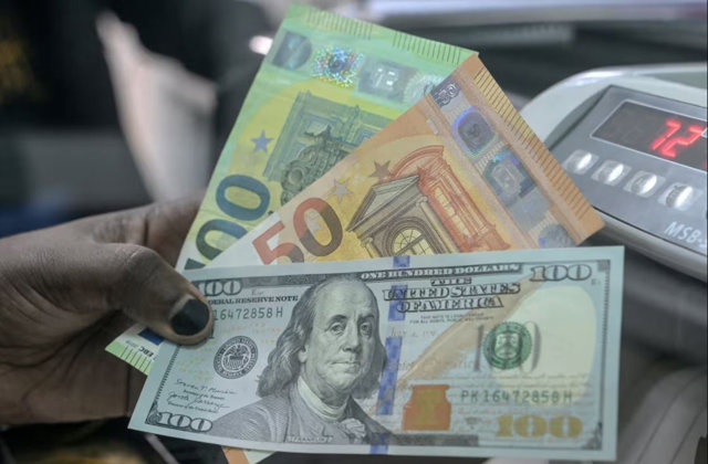 Đồng USD đ&atilde; giảm gi&aacute; so với c&aacute;c loại tiền tệ ch&iacute;nh kh&aacute;c trong năm nay. (Ảnh: AFP/Getty Images)