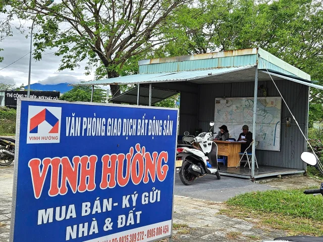 Theo đề xuất của Bộ X&acirc;y dựng, Trung t&acirc;m giao dịch bất động sản v&agrave; quyền sử dụng đất cấp tỉnh hoạt động theo cơ chế một cửa li&ecirc;n th&ocirc;ng.&nbsp;