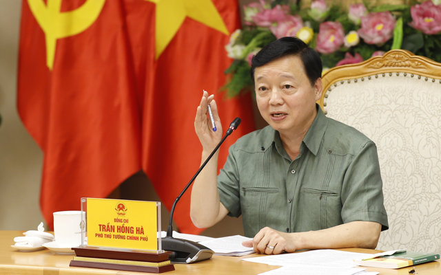 Ph&oacute; Thủ tướng y&ecirc;u cầu cơ quan soạn thảo tiếp thu, chỉnh sửa, ho&agrave;n thiện Dự thảo Chỉ thị, trong đ&oacute; cần n&ecirc;u r&otilde; t&igrave;nh trạng &ocirc; nhiễm m&ocirc;i trường ở c&aacute;c th&agrave;nh phố lớn như H&agrave; Nội, TPHCM - Ảnh: VGP/Đ&igrave;nh Nam &nbsp;