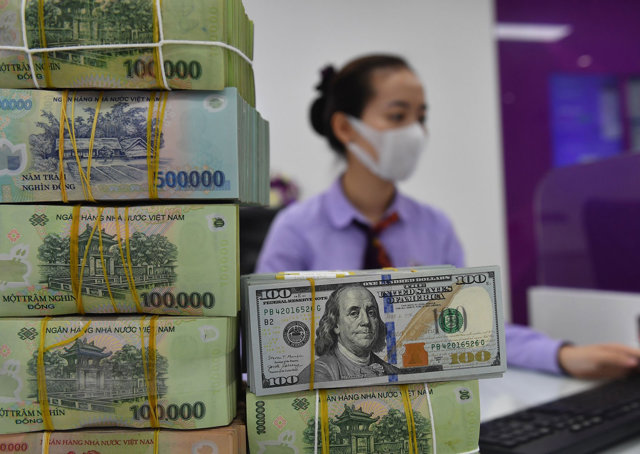 Giá USD ngân hàng bật tăng mạnh - Ảnh 1