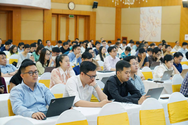 To&agrave;n cảnh ĐHĐCĐ thường ni&ecirc;n 2025 của VNDIRECT.