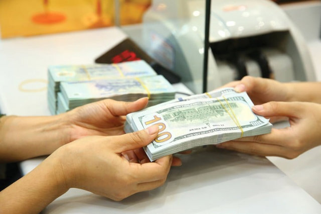 Lãi suất cho vay hạ thấp, tiền gửi ngân hàng tăng kỷ lục - Ảnh 1