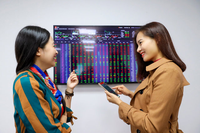 Thị trường chứng kho&aacute;n vừa trải qua một th&aacute;ng rực rỡ