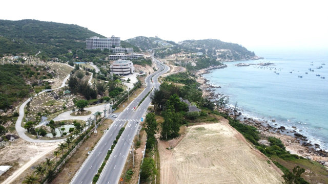 Một tuyến đường ven biển ở B&igrave;nh Định.&nbsp;