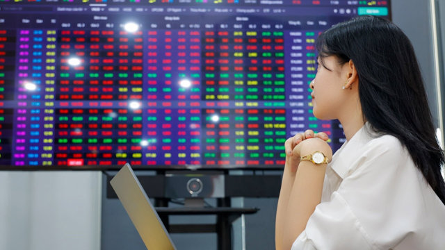Bất định toàn cầu: VN-Index tích lũy, chờ sóng mới - Ảnh 1