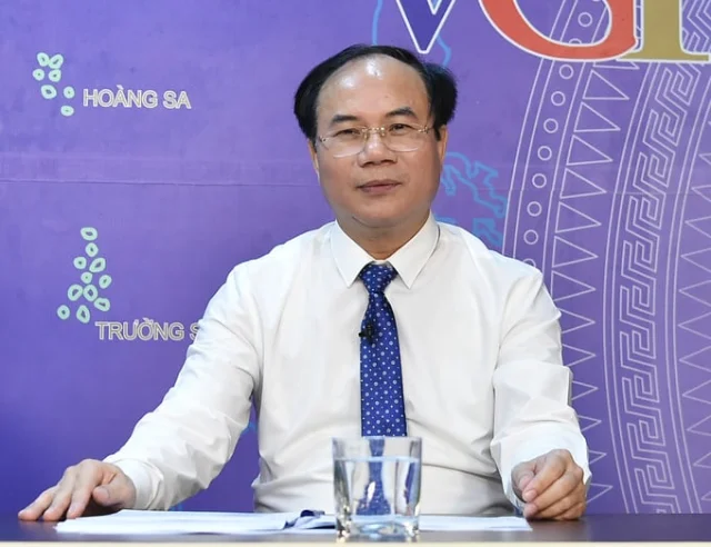 Thứ trưởng Bộ X&acirc;y dựng Nguyễn Văn Sinh ph&acirc;n t&iacute;ch &yacute; nghĩa v&agrave; những n&eacute;t nổi bật của Nghị quyết 201/2025/QH15 về th&iacute; điểm một số cơ chế ch&iacute;nh s&aacute;ch đặc th&ugrave; ph&aacute;t triển nh&agrave; ở x&atilde; hội - Ảnh: VGP/Dương Tuấn