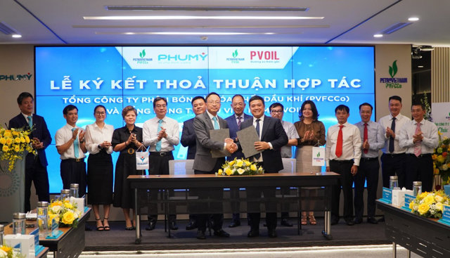 PVFCCo - Phú Mỹ và PVOIL ký kết thỏa thuận hợp tác trong lĩnh vực dịch vụ, thương mại và hóa chất - Ảnh 3