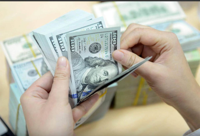 Giá USD ngân hàng lập kỷ lục mới - Ảnh 1