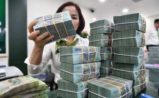 Tiền gửi vào ngân hàng tăng mạnh, lãi suất vào chu kỳ đi lên - Ảnh 1