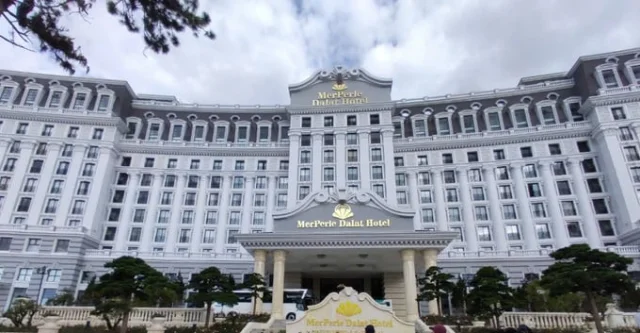 C&ocirc;ng ty Cổ phần Khải Vy chủ kh&aacute;ch sạn Merperle Dalat Hotel&nbsp;bị cưỡng chế thuế gần 12 tỷ đồng.