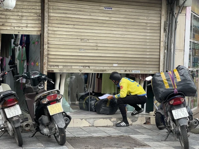 Mở h&eacute; cửa giao dịch vội.
