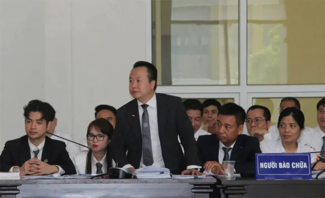 C&aacute;c luật sư tại phi&ecirc;n to&agrave;. &nbsp;