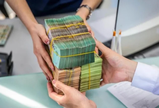 Bơm hơn 1 triệu tỷ ra thị trường: Thanh khoản vẫn dồi dào, lãi suất tiếp tục được nén giảm - Ảnh 1