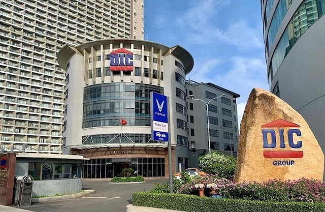 C&ocirc;ng ty Cổ phần Đầu tư Ph&aacute;t triển X&acirc;y dựng (DIC Corp, m&atilde; chứng kho&aacute;n DIG - s&agrave;n HoSE) th&ocirc;ng b&aacute;o nhận được đơn xin từ nhiệm của &ocirc;ng B&ugrave;i Văn Sự, sinh năm 1973, khỏi vị tr&iacute; th&agrave;nh vi&ecirc;n Hội đồng quản trị sau chỉ hai th&aacute;ng đảm nhiệm.