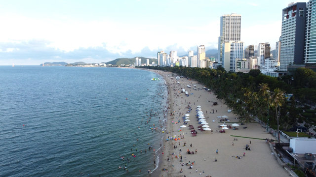 6 th&aacute;ng đầu năm 2025, to&agrave;n tỉnh thu h&uacute;t được 12 dự &aacute;n đầu tư ngo&agrave;i ng&acirc;n s&aacute;ch với tổng vốn đăng k&yacute; đầu tư hơn 293.000 tỷ đồng.