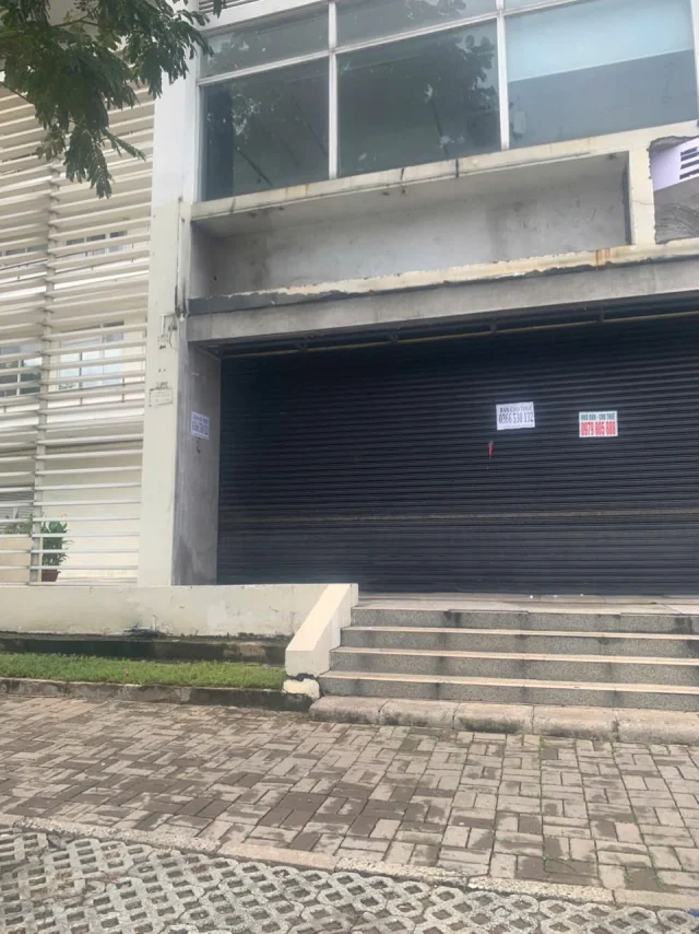'Phố nhà giàu' Phú Mỹ Hưng đìu hiu, treo biển cho thuê dài ngày vẫn vắng khách - Ảnh 2