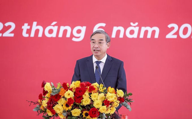Ph&aacute;t biểu tại lễ khởi c&ocirc;ng, &ocirc;ng L&ecirc; Trung Chinh - Chủ tịch UBND TP Đ&agrave; Nẵng đ&aacute;nh gi&aacute; cao tầm nh&igrave;n chiến lược, tinh thần ti&ecirc;n phong v&agrave; quyết t&acirc;m mạnh mẽ của Tập đo&agrave;n Vingroup (Ảnh: Thế Sơn)