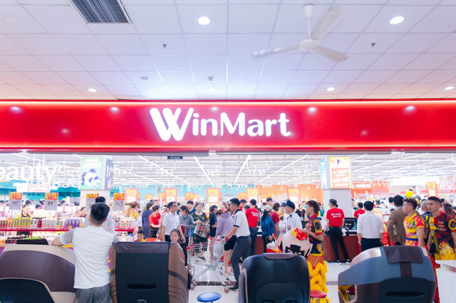 Winmart thu h&uacute;t kh&aacute;ch h&agrave;ng nhờ chương tr&igrave;nh giảm gi&aacute; thiết yếu dịp khai trương