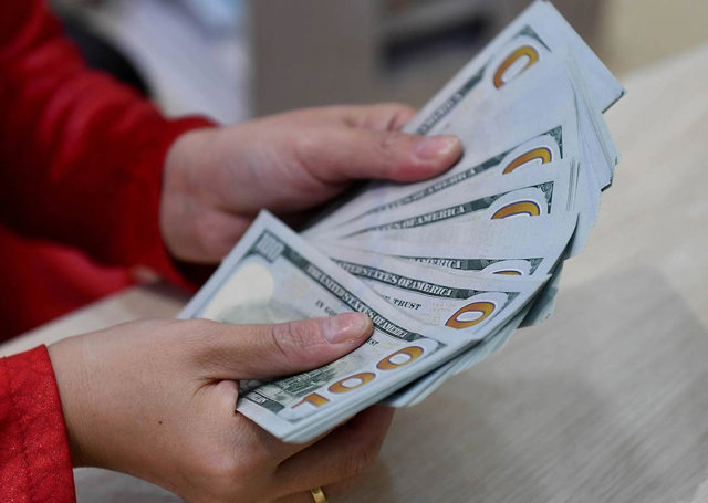 Ở chiều b&aacute;n, gi&aacute; USD tại c&aacute;c ng&acirc;n h&agrave;ng đồng loạt giảm về mức 26.307 đồng/USD.