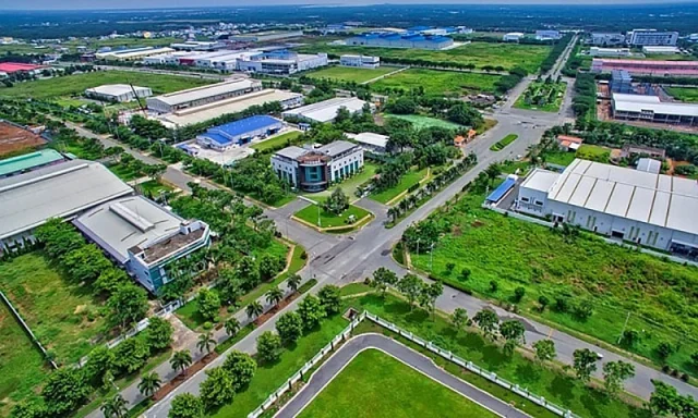 Kh&ocirc;ng &iacute;t doanh nghiệp kinh doanh nh&agrave; ở lấn s&acirc;n sang bất động sản KCN