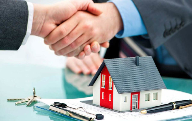Ngân hàng tiếp tục mạnh tay rót vốn vào bất động sản, có đáng lo? - Ảnh 2
