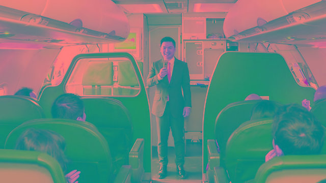 &Ocirc;ng Đỗ Vinh Quang, Chủ tịch Vietravel Airlines ph&aacute;t biểu tr&ecirc;n chiếc m&aacute;y bay sở hữu ri&ecirc;ng đầu ti&ecirc;n của h&atilde;ng. &nbsp;
