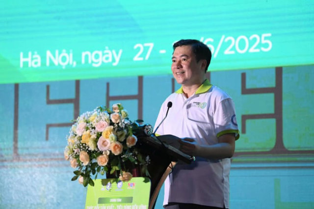Thứ trưởng Bộ Cocirc;ng Thương Nguyễn Sinh Nhật Tacirc;n phaacute;t biểu tại chương trigrave;nh